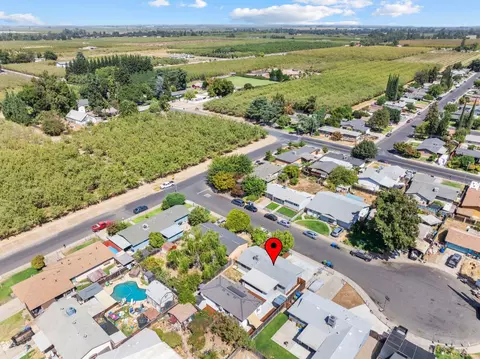 View/Area - 613 Summit Ct, Modesto, CA 95357 photo 6 of 7