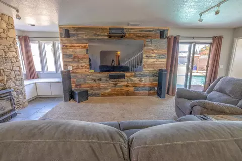 Living - 2760 Brooks Ct, Turlock, CA 95382 photo 6 of 8