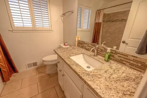 Bath - 2760 Brooks Ct, Turlock, CA 95382 photo 1 of 3