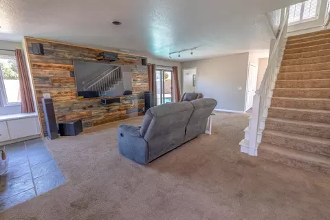 Living - 2760 Brooks Ct, Turlock, CA 95382 photo 5 of 8