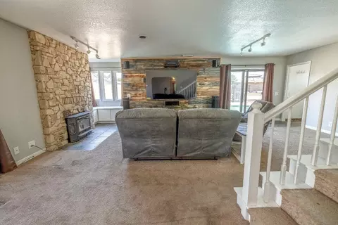 Living - 2760 Brooks Ct, Turlock, CA 95382 photo 4 of 8