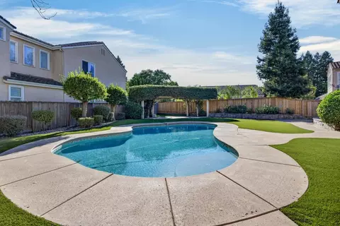 Exterior - 3824 Gresham Ln, Sacramento, CA 95835 photo 11 of 12