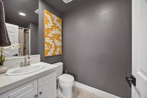 Bath - 3824 Gresham Ln, Sacramento, CA 95835 photo 5 of 10