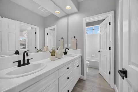 Bath - 3824 Gresham Ln, Sacramento, CA 95835 photo 3 of 10