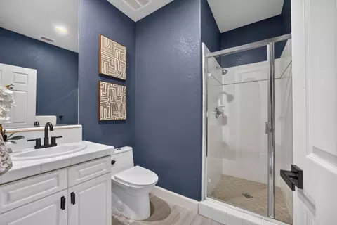 Bath - 3824 Gresham Ln, Sacramento, CA 95835 photo 1 of 10