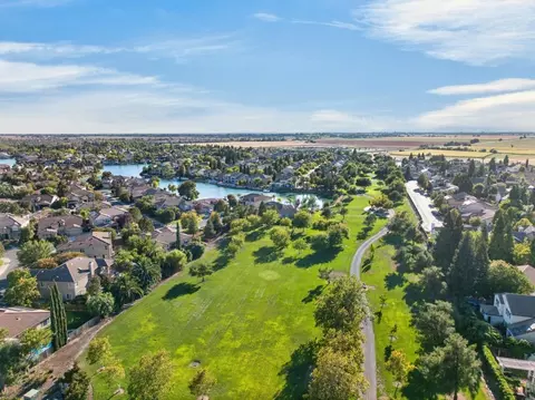 View/Area - 3824 Gresham Ln, Sacramento, CA 95835 photo 1 of 6