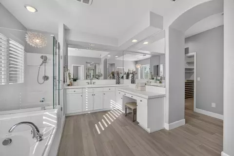 Bath - 3824 Gresham Ln, Sacramento, CA 95835 photo 8 of 10