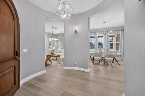 Entry Way - 3824 Gresham Ln, Sacramento, CA 95835 photo 2 of 11