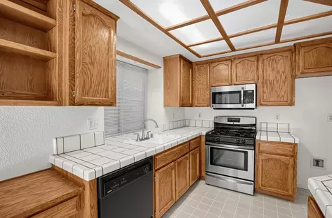 Kitchen - 1732 Nighthawk Way, Modesto, CA 95358 photo 2 of 2