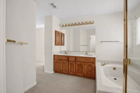 Bath - 1732 Nighthawk Way, Modesto, CA 95358 photo 2 of 3