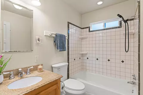 Bath - 2954 Pierson Ct, Placerville, CA 95667 photo 2 of 4