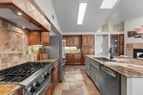 Kitchen - 4221 Copper Creek Dr, Modesto, CA 95355 photo 4 of 7