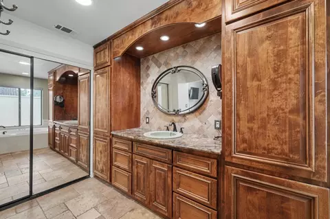 Bath - 4221 Copper Creek Dr, Modesto, CA 95355 photo 6 of 6