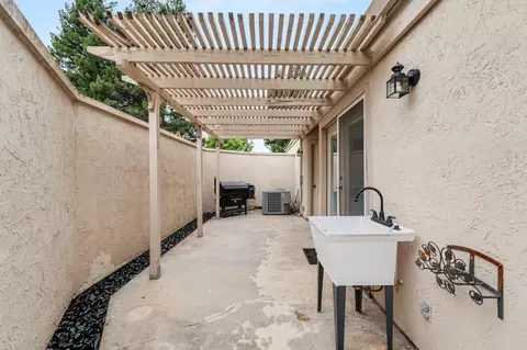 Exterior - 4221 Copper Creek Dr, Modesto, CA 95355 photo 12 of 15
