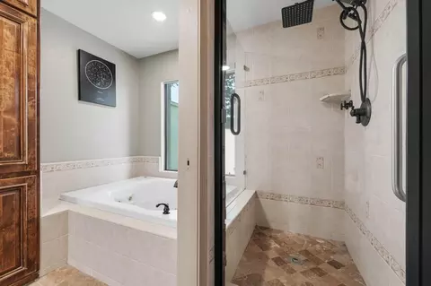 Bath - 4221 Copper Creek Dr, Modesto, CA 95355 photo 5 of 6