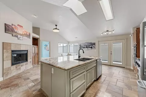 Kitchen - 4221 Copper Creek Dr, Modesto, CA 95355 photo 6 of 7