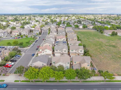 View/Area - 2204 Gallery Dr, Riverbank, CA 95367 photo 7 of 8