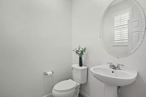Bath - 2204 Gallery Dr, Riverbank, CA 95367 photo 1 of 2