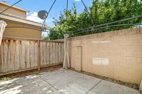 Exterior - 2204 Gallery Dr, Riverbank, CA 95367 photo 6 of 7