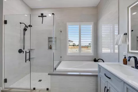 Bath - 2305 Oak Creek Dr, Copperopolis, CA 95228 photo 2 of 7