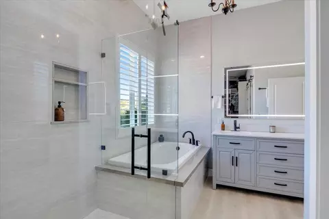 Bath - 2305 Oak Creek Dr, Copperopolis, CA 95228 photo 4 of 7