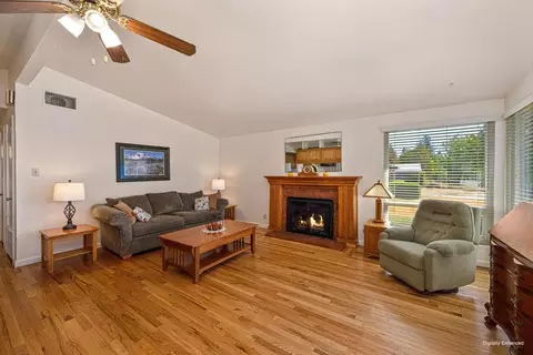 Living - 4913 Saint Lynn Ln, Carmichael, CA 95608 photo 4 of 4