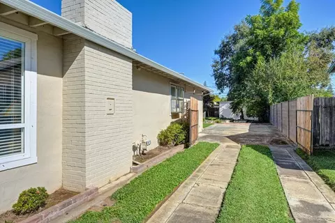 Exterior - 4913 Saint Lynn Ln, Carmichael, CA 95608 photo 2 of 21