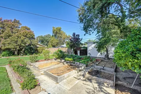 Exterior - 4913 Saint Lynn Ln, Carmichael, CA 95608 photo 12 of 21