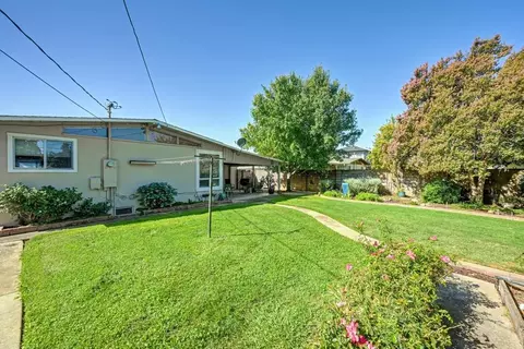 Exterior - 4913 Saint Lynn Ln, Carmichael, CA 95608 photo 6 of 21