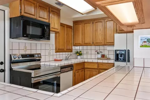 Kitchen - 4913 Saint Lynn Ln, Carmichael, CA 95608 photo 8 of 8