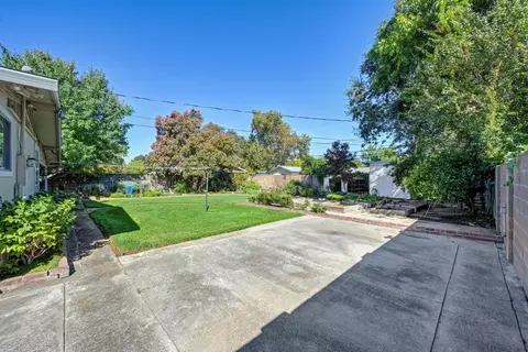 Exterior - 4913 Saint Lynn Ln, Carmichael, CA 95608 photo 4 of 21