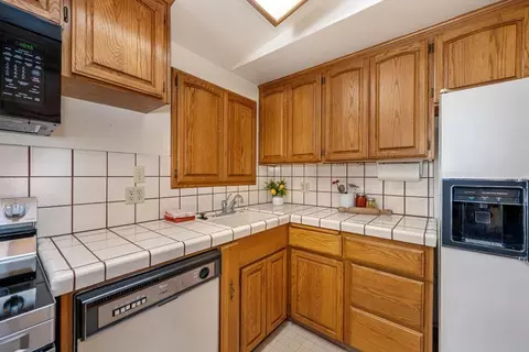 Kitchen - 4913 Saint Lynn Ln, Carmichael, CA 95608 photo 4 of 8