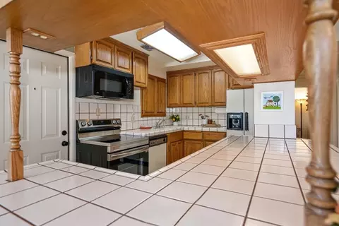Kitchen - 4913 Saint Lynn Ln, Carmichael, CA 95608 photo 7 of 8