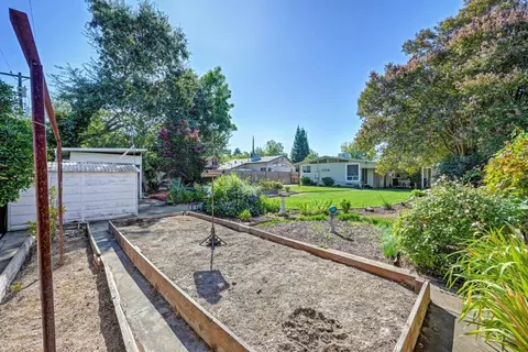 Exterior - 4913 Saint Lynn Ln, Carmichael, CA 95608 photo 17 of 21