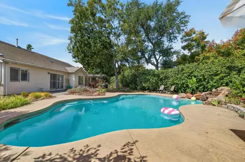 Exterior - 1904 Alicante St, Davis, CA 95618 photo 14 of 22