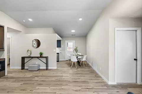 Entry Way - 1340 Bennett Ave, Dos Palos, CA 93620 photo 2 of 7
