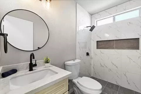 Bath - 1340 Bennett Ave, Dos Palos, CA 93620 photo 1 of 3