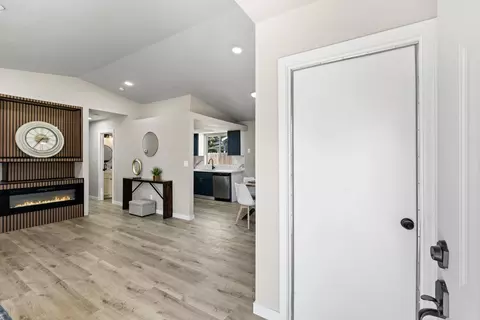Entry Way - 1340 Bennett Ave, Dos Palos, CA 93620 photo 1 of 7