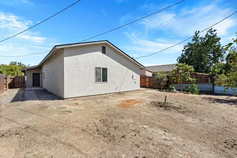 Exterior - 1340 Bennett Ave, Dos Palos, CA 93620 photo 6 of 8