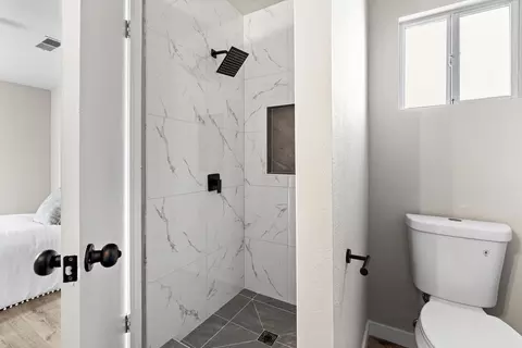 Bath - 1340 Bennett Ave, Dos Palos, CA 93620 photo 3 of 3