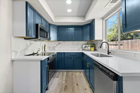 Kitchen - 1340 Bennett Ave, Dos Palos, CA 93620 photo 2 of 4