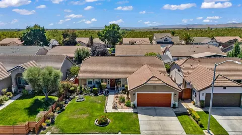 1622 Glacier Bay Ln, Newman, CA 95360