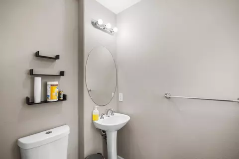 Bath - 706 Anne Marie Way, Isleton, CA 95641 photo 1 of 3