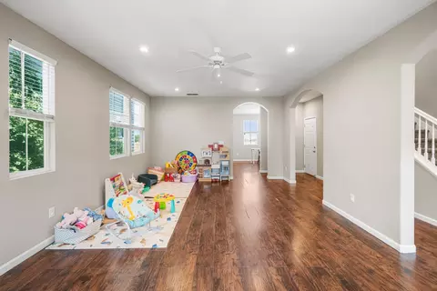 Living - 706 Anne Marie Way, Isleton, CA 95641 photo 1 of 1