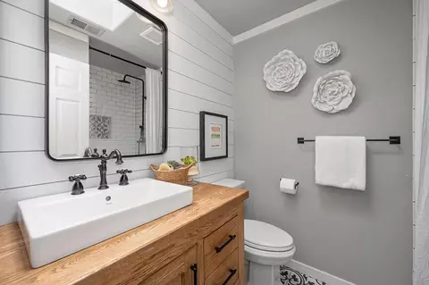 Bath - 3875 Oak Tree Ln, Loomis, CA 95650 photo 3 of 4