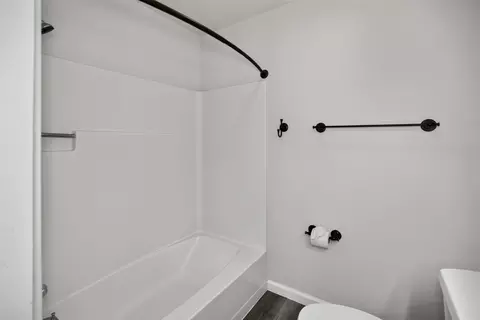 Bath - 3090 Woods Cir, Davis, CA 95616 photo 2 of 5