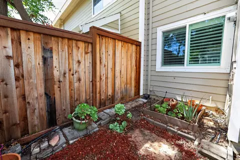 Exterior - 3090 Woods Cir, Davis, CA 95616 photo 3 of 10