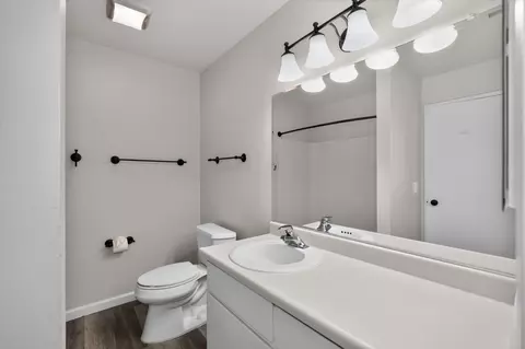 Bath - 3090 Woods Cir, Davis, CA 95616 photo 1 of 5