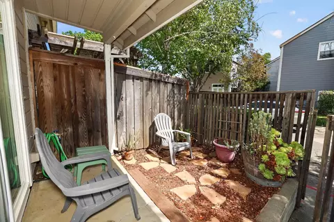 Exterior - 3090 Woods Cir, Davis, CA 95616 photo 5 of 10