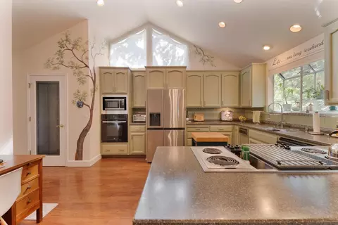 Kitchen - 898 Dogwood Dr, Murphys, CA 95247 photo 2 of 7